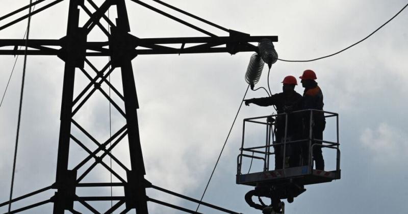 Російські війська завдали удару по важливих об'єктах інфраструктури в Сумській області: у деяких районах Сум тимчасово відключили електропостачання.