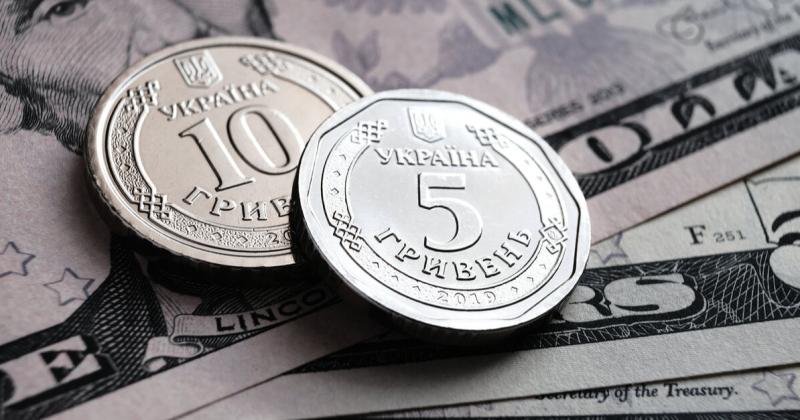 Гривня суттєво втратила в ціні по відношенню до євро: Національний банк оголосив офіційний курс на вівторок.