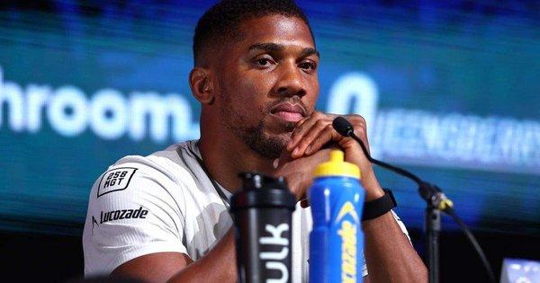 Жертва Усика знову виходить на ринг після 14-місячної перерви - суперник вражає!