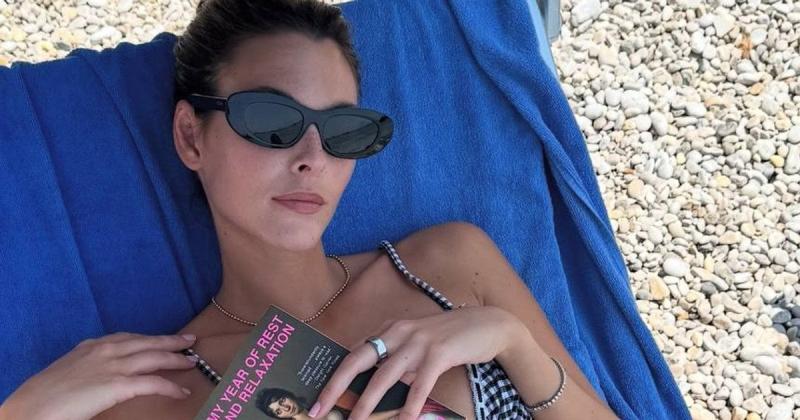 У масці та плавниках: Вітторія Черетті, подруга Леонардо Ді Капріо, насолоджується снорклінгом під час відпустки.