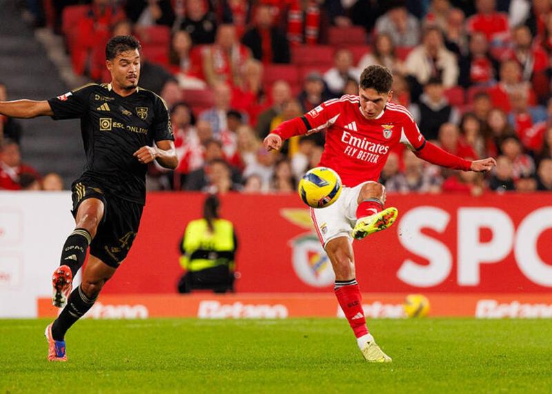 Виступ Судакова на полі проти Бенфіки перетворює його на героя місяця.