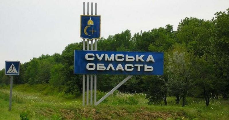 Ворожі безпілотники знову завдали удару по прикордонним районам Сумської області: один цивільний загинув, двоє осіб отримали поранення.