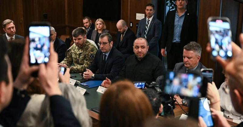 Ми сподіваємося, що до завершення цього дня удасться укласти угоду, яка стане кроком до миру, - заявив Умєров.