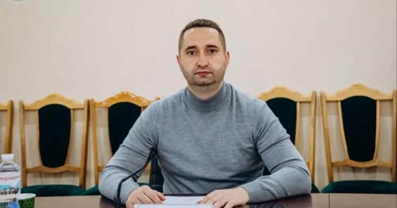 Рідні голови департаменту БЕБ Дрозда володіють розкішним маєтком поблизу Києва, а також 8 квартирами та дисертацією в співавторстві з Татаровим, повідомляють ЗМІ.