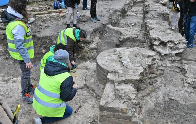 В Італії виявили базиліку, що датується більше ніж 2000 років, яка належить до спадщини Вітрувія: ця знахідка підтверджує його архітектурний трактат.
