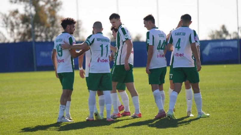 Команда Рух орендує п'ять футболістів з Карпат - Футбол 24.