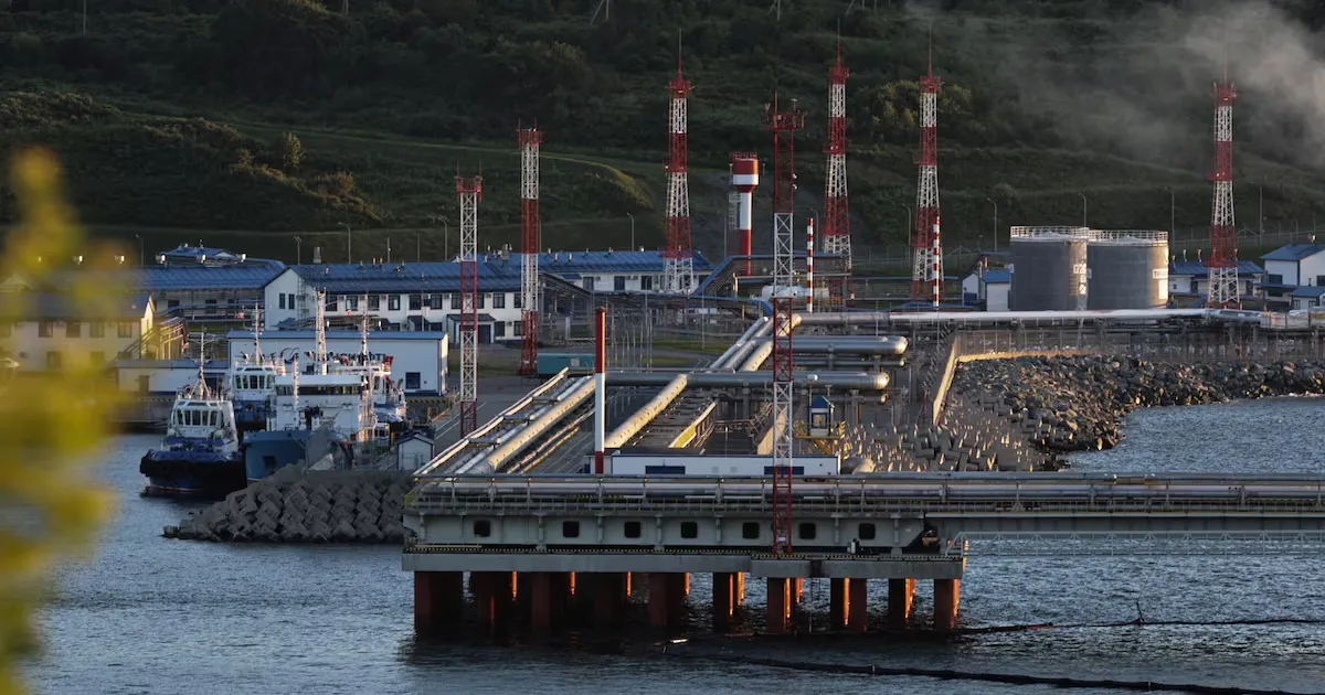 Індія скорочує імпорт нафти з Росії у зв'язку з поглибленням співпраці зі Сполученими Штатами.