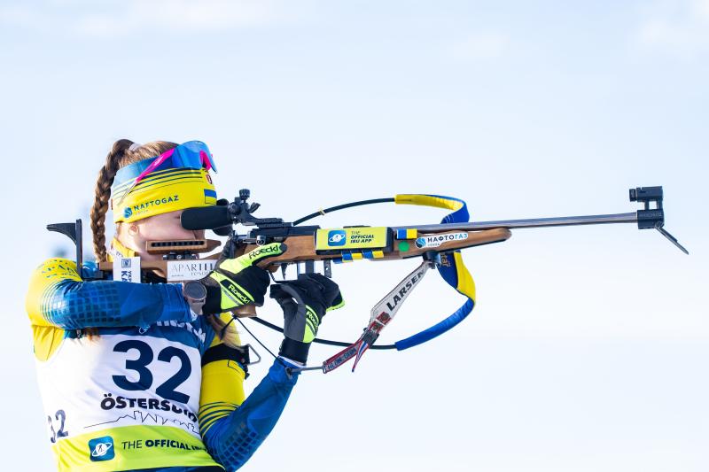 На Олімпіаді 2026 року дві українські спортсменки потрапили до топ-20 в індивідуальних змаганнях. Золоту медаль здобула Сімон. - Футбол24