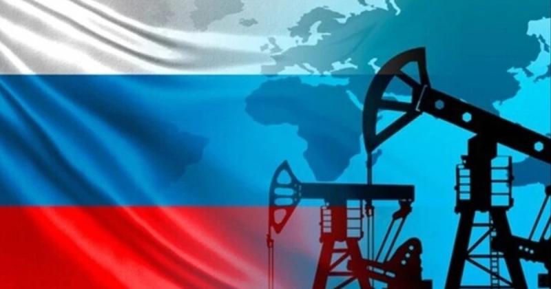 За інформацією Bloomberg, у березні доходи Росії від нафти знизилися майже вдвічі в порівнянні з аналогічним періодом минулого року.