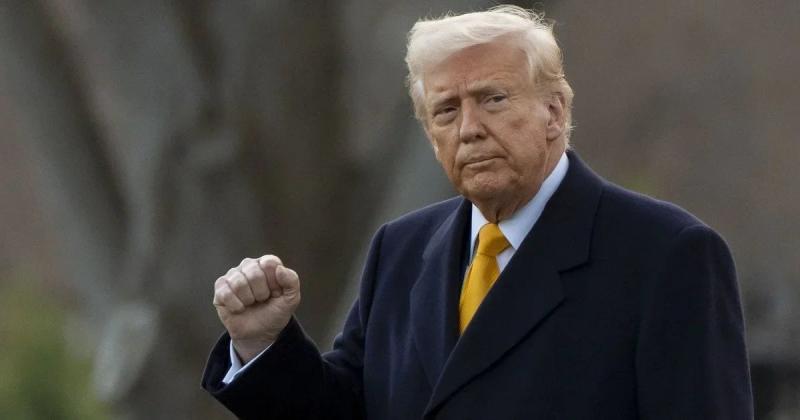 Президент Трамп заявив, що Сполучені Штати будуть перешкоджати всім судам, які спробують пройти через Ормузьку протоку.