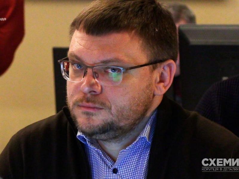 Антикорупційні активісти відмовляються коментувати ситуацію з ймовірним фіктивним батьківством керівника НАБУ, повідомляють ЗМІ.