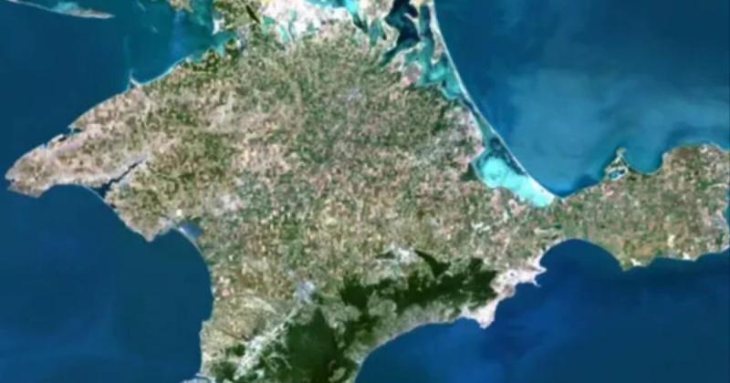 Росія активно проводить мінування берегової лінії анексованого Криму у зв'язку з побоюваннями щодо можливого десанту українських військ, - зазначив Волошин.