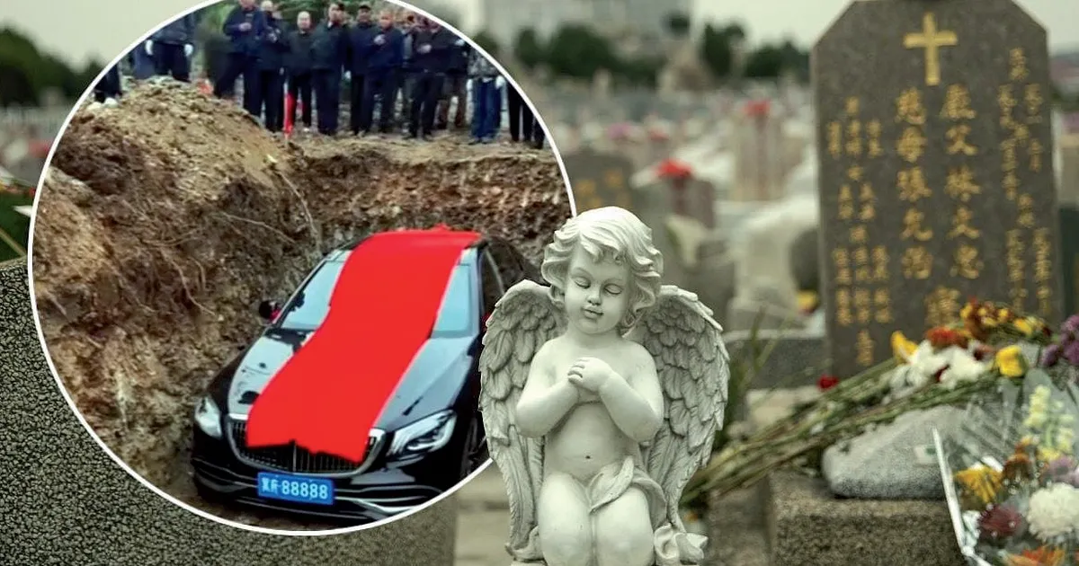 Заможного китайця поховали разом із його 