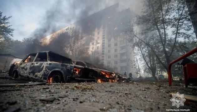 В обласній військовій адміністрації повідомили, що внаслідок вчорашнього обстрілу Харкова загинуло шестеро осіб.