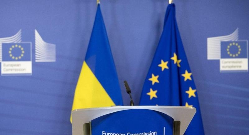 В Європейському Союзі висловили пропозицію розпочати підготовчі заходи для потенційного членства України, повідомляє Bloomberg.