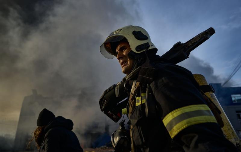 В Київській області зафіксовано пожежі та руйнування в двох районах. Відомості про наслідки атаки з боку РФ стали відомими.