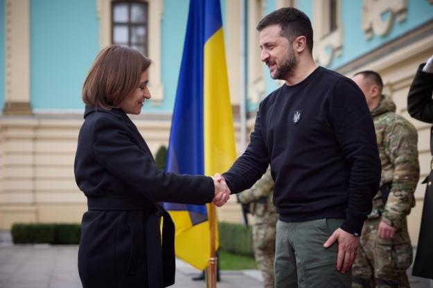 Зеленський висловив свої вітання Мая Санду з її тріумфом.