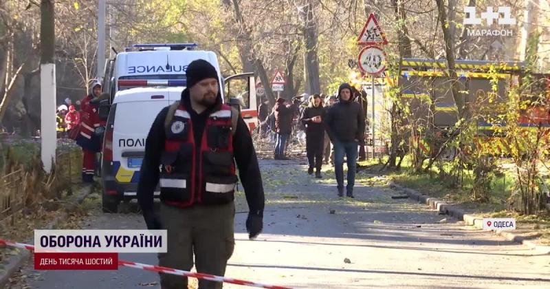 Люди були витягнуті з-під завалів! Противник цілеспрямовано обстрілює житлові райони Одеси.