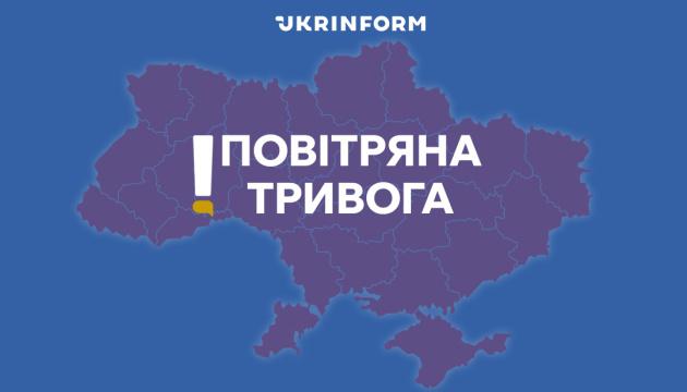 Запустили ракети, і по всій території країни було оголошено повітряну тривогу.