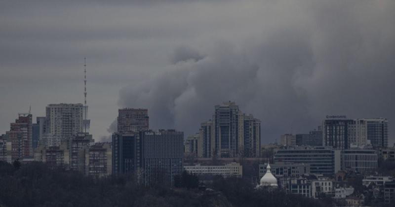 У Києві чути гучні вибухи.