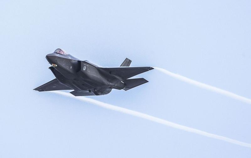 На Алясці стався інцидент з американським винищувачем F-35, який зазнав аварії (відеоматеріал)