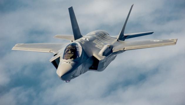 На Алясці стався інцидент з винищувачем F-35, який зазнав аварії, але пілот зміг вижити.