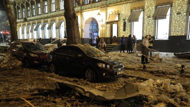 Після атаки Росії в Одесі спостерігаються труднощі з електрикою та водопостачанням, повідомляють у владі.