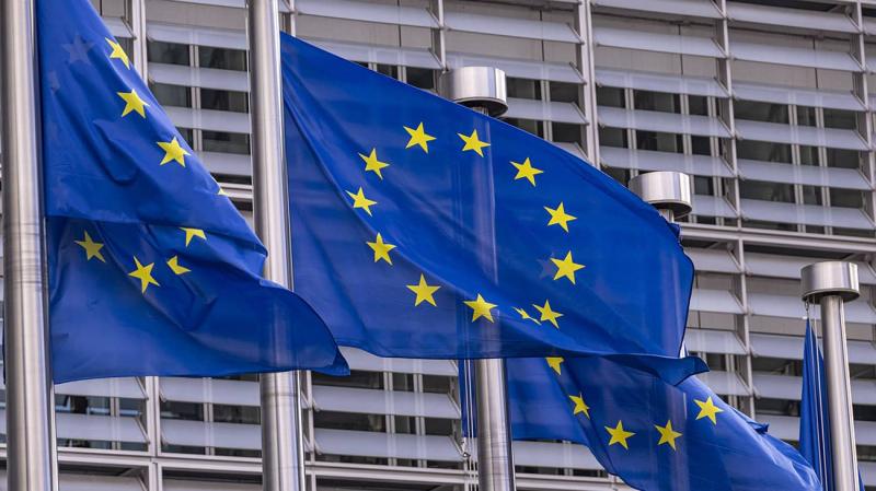 Більше ніж половина держав Європейського Союзу запроваджують режим надзвичайної ситуації з метою підвищення військових витрат.
