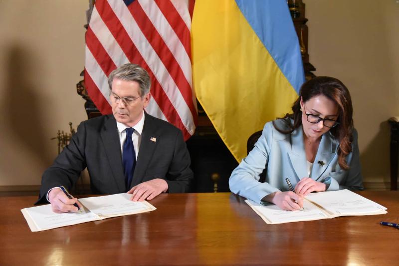 Україна та Сполучені Штати уклали угоду щодо надрокористування.