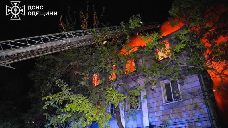 В Одесі внаслідок російського обстрілу загинув працівник залізниці, а також були пошкоджені колії та вагони.