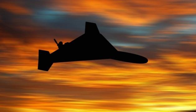 У Київському Дніпровському районі частини безпілотника приземлилися на житлову будівлю.