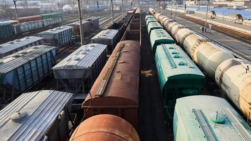 Російські війська обстріляли пасажирський поїзд у Донецькій області: постраждав локомотивник.
