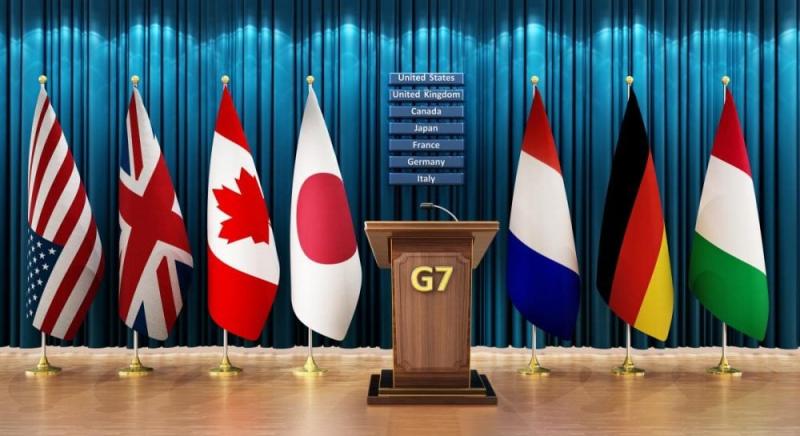 Країни G7 зобов'язалися підтримати відновлення України та вжити нових заходів обмеження щодо Російської Федерації, - йдеться в заяві.