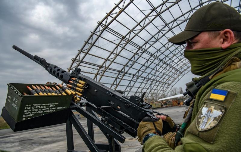 У Києві триває робота протиповітряної оборони внаслідок масштабної атаки, уточнені наслідки подій.