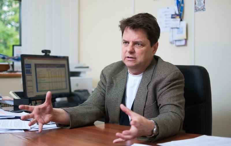 Матері вивозять своїх 17-річних синів за межі країни, але вони все ж складають НМТ, - зазначив Михайло Винницький з Міністерства освіти і науки.