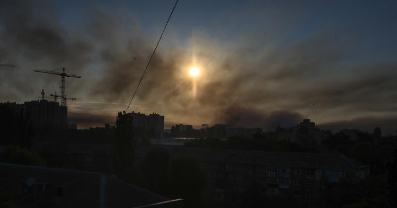 У Києві число постраждалих внаслідок обстрілу з боку Росії зросло до 23 осіб, також зазнали ушкоджень 5 автомобілів швидкої допомоги, повідомив Кличко.
