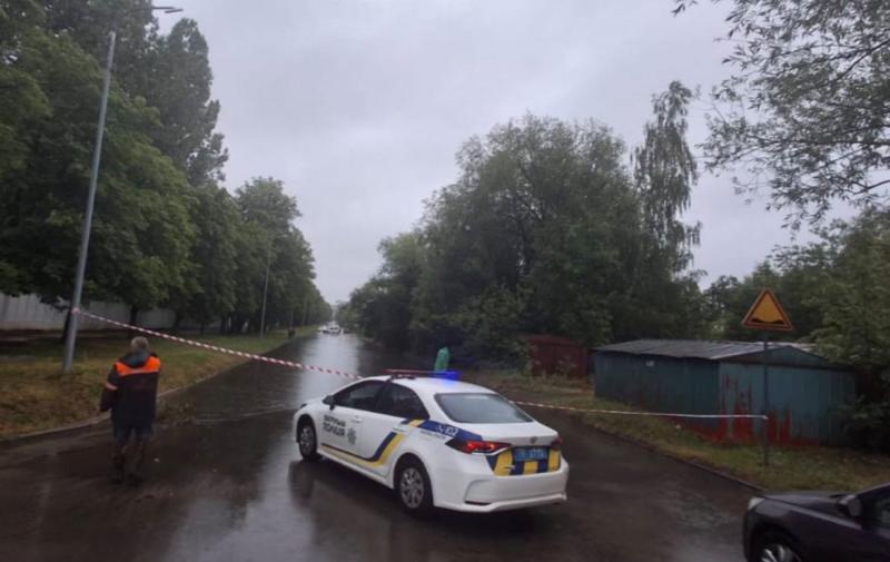 Львів та його околиці вразила потужна злива: де введено обмеження на рух транспорту (фото, відео)