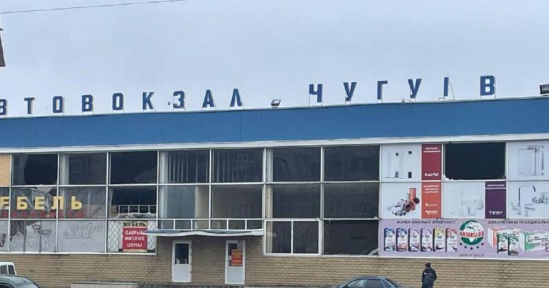 Внаслідок ударів, завданих російськими військами по Харкову та його околицях, зафіксовано жертви та значні руйнування, повідомляє місцева влада.