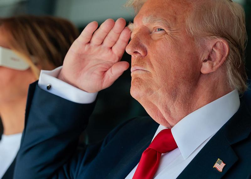 Трамп планує надати Україні озброєння для наступальних дій, повідомляють ЗМІ.