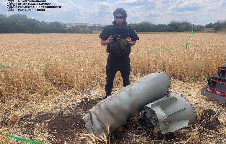 У Харківській області фахівці-сапери успішно нейтралізували касетну авіабомбу, що не вибухнула - Новини Весь Харків.
