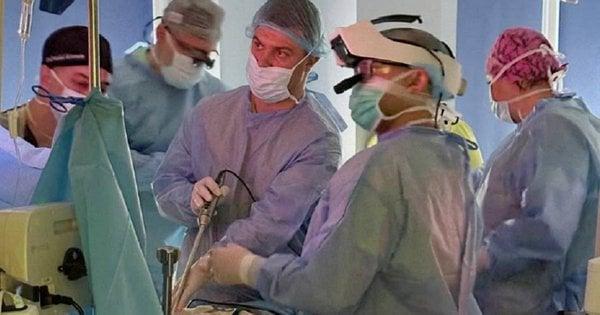Хірурги з Львова вперше в історії медичної практики здійснили вирощування частини печінки в організмі десятимісячного малюка.