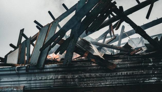 У Дніпропетровській області безпілотники Росії завдали удару по транспортній компанії, внаслідок чого загинув один чоловік, а двоє отримали травми.
