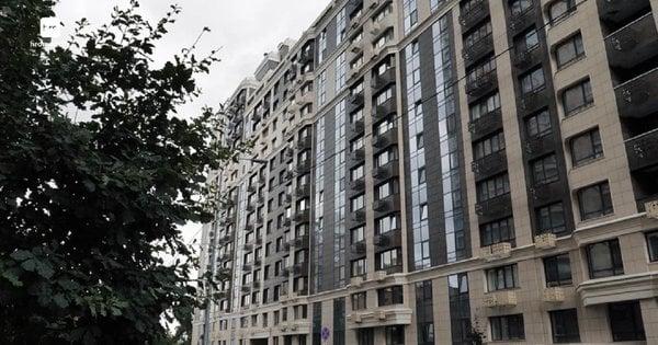 Теща полковника Служби безпеки України придбала пентхаус і паркомісце в київському житловому комплексі за 16 мільйонів гривень.