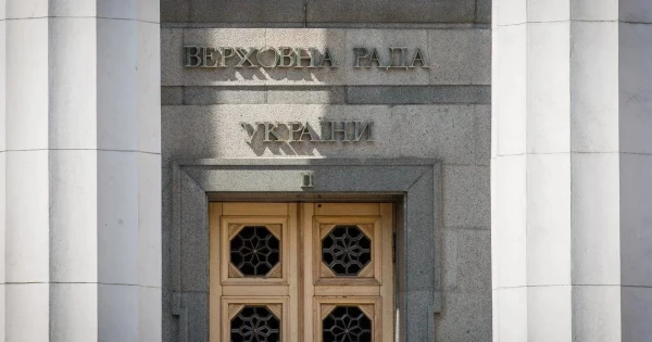Після суперечливого законодавства, яке зменшило повноваження НАБУ та САП, парламент вирішив піти на 