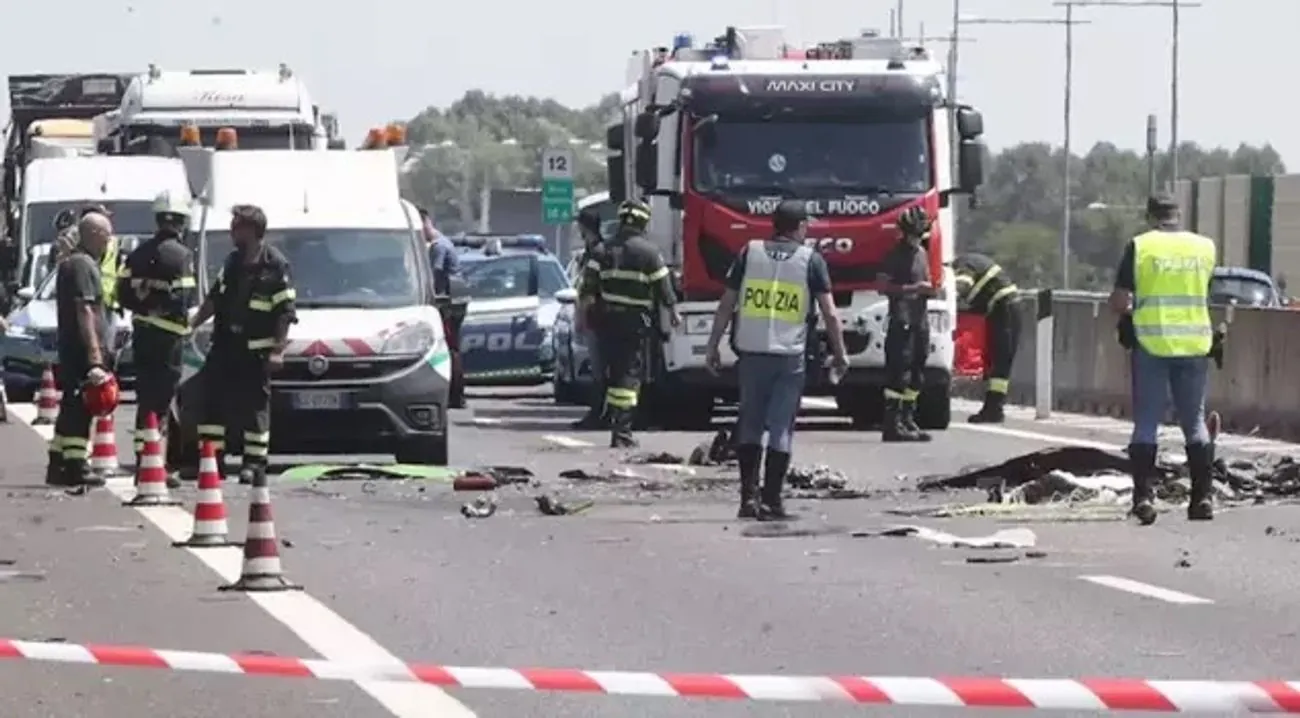 В Італії літак здійснив аварійну посадку на шосе, що призвело до вибуху: загинули чоловік та жінка | УНН