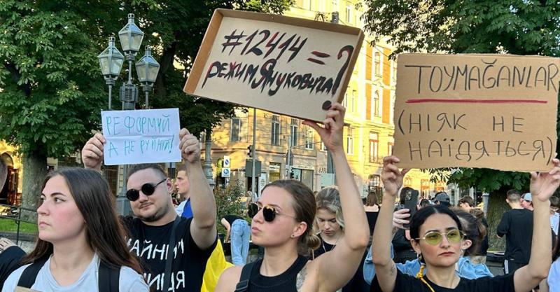 Проблема полягає не в НАБУ чи САП, це всього лише стало стимулом для протестів, - відзначив політолог Кошель.