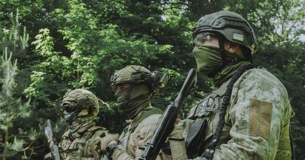 Військові примусили ворога скласти зброю, використавши дрон із гучномовцем.
