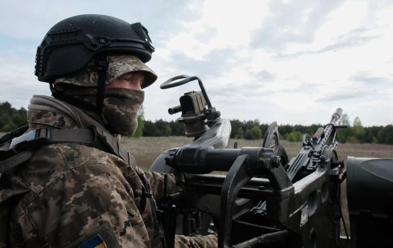 Російські сили здійснили напад на Україну, використавши десятки дронів, включаючи реактивні, в результаті чого зафіксовані влучання.