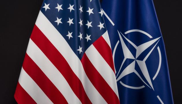 Сполучені Штати та НАТО створюють нову систему фінансування постачання озброєння для України, повідомляє Reuters.