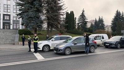 Проігнорування хвилини мовчання: чи дійсно водіїв можуть покарати штрафом?